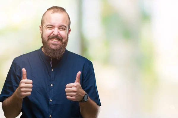 Homem Jovem Hipster Caucasiano Sobre Sinal Sucesso Fundo Isolado Fazendo — Fotografia de Stock