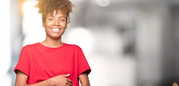 Vackra Unga Afroamerikanska Kvinnan Över Isolerade Bakgrund Leende Och Skrattar — Stockfoto