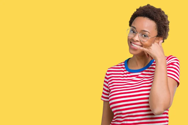 Bella Giovane Donna Afroamericana Che Indossa Occhiali Sfondo Isolato Sorridendo — Foto Stock