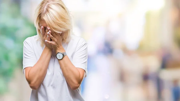 Junge Schöne Blonde Frau Trägt Weißes Shirt Über Isoliertem Hintergrund — Stockfoto