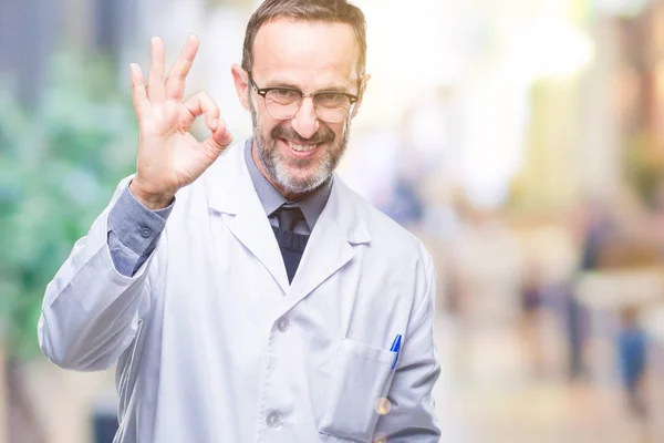 Hombre Profesional Mediana Edad Hoary Senior Vistiendo Abrigo Blanco Sobre — Foto de Stock