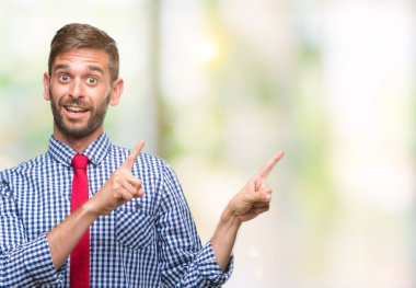 Genç yakışıklı iş adamı gülümseyen ve iki elleri ve parmakları ile tarafına işaret kamera bakarak izole arka plan üzerinde.