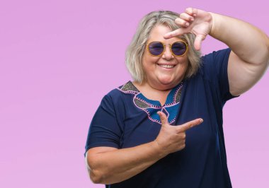 Üst düzey artı boyutu kafkas kadın 