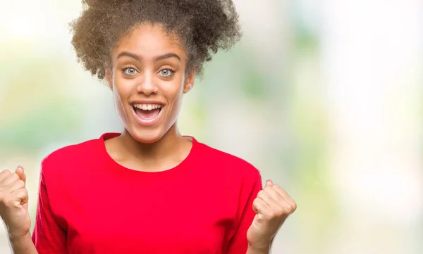 Junge Afroamerikanerin Mit Isoliertem Hintergrund Feiert Überrascht Und Erstaunt Über — Stockfoto