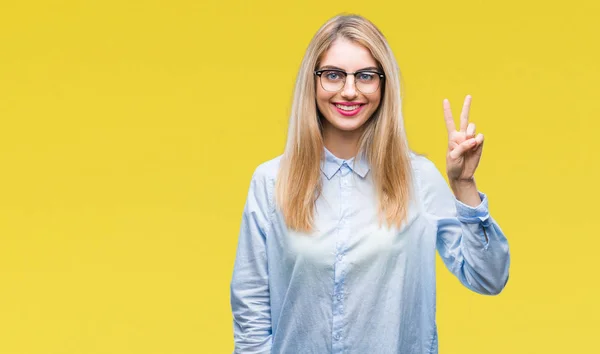 Jovem Mulher Negócios Loira Bonita Usando Óculos Sobre Fundo Isolado — Fotografia de Stock