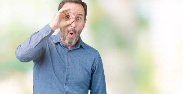 Guapo Mediana Edad Elegante Hombre Edad Sobre Fondo Aislado Haciendo —  Fotos de Stock