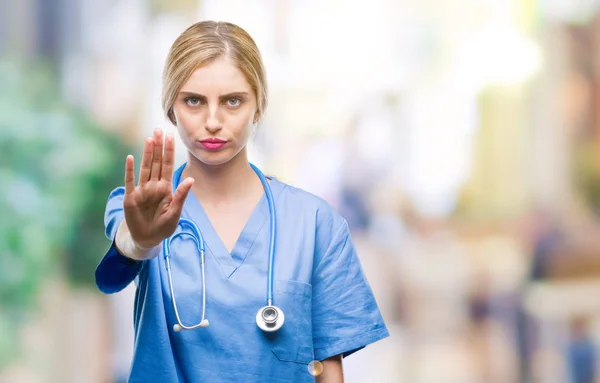 Genç Güzel Sarışın Doktor Cerrah Hemşire Kadın Izole Arka Stop — Stok fotoğraf