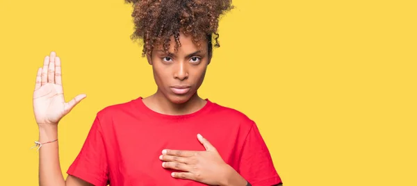 Mooie Jonge Afro Amerikaanse Vrouw Geïsoleerde Achtergrond Vloeken Met Hand — Stockfoto