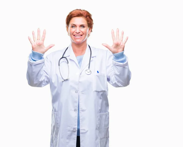 Senior Caucásico Médico Mujer Vistiendo Uniforme Médico Sobre Aislado Fondo —  Fotos de Stock