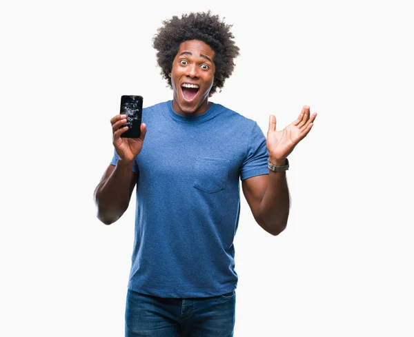 Afro Americano Uomo Tenendo Smartphone Rotto Sfondo Isolato Molto Felice — Foto Stock