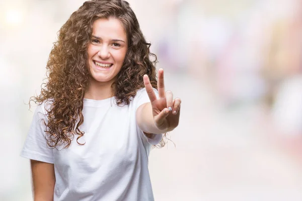 Linda Morena Cabelo Encaracolado Jovem Vestindo Shirt Casual Sobre Fundo — Fotografia de Stock