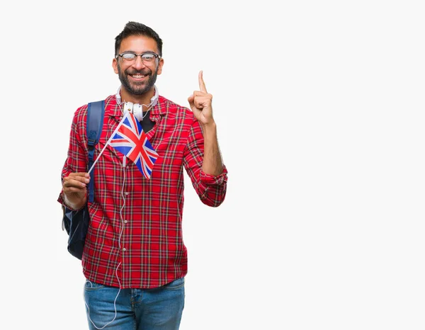 Volwassen Hispanic Student Man Met Paspoort Van Het Verenigd Koninkrijk — Stockfoto