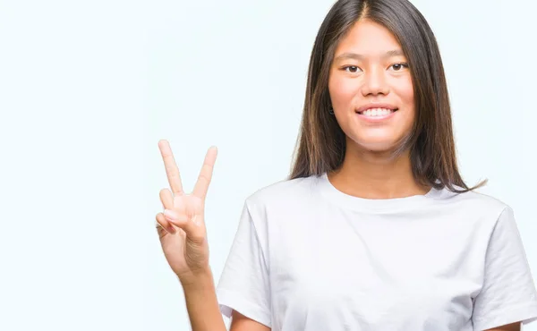 年轻的亚洲妇女在孤立的背景显示和指向手指第二 而微笑着自信和快乐 — 图库照片