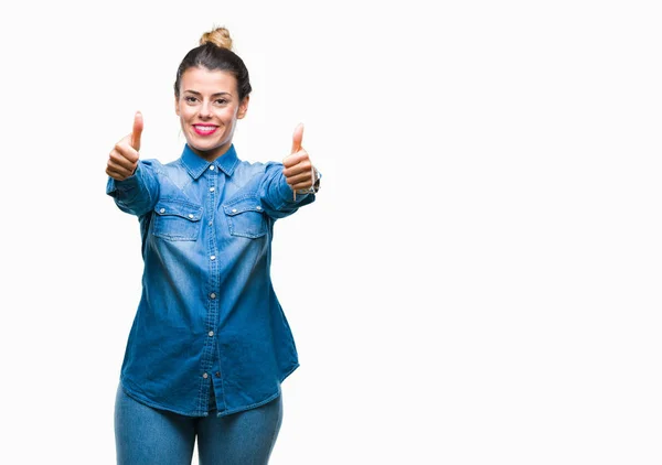 Joven Mujer Hermosa Sobre Fondo Aislado Aprobando Hacer Gesto Positivo —  Fotos de Stock