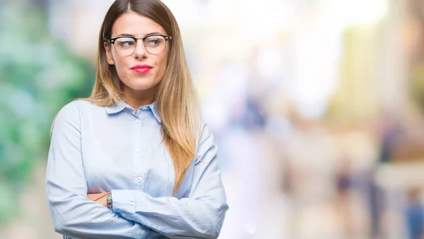 Jovem Mulher Negócios Bonita Vestindo Óculos Sobre Fundo Isolado Sorrindo — Fotografia de Stock