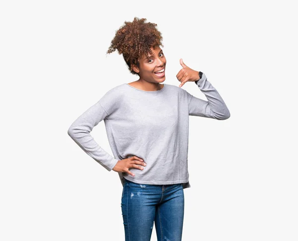 Mooie Jonge Afro Amerikaanse Vrouw Geïsoleerde Achtergrond Doen Glimlachen Telefoon — Stockfoto