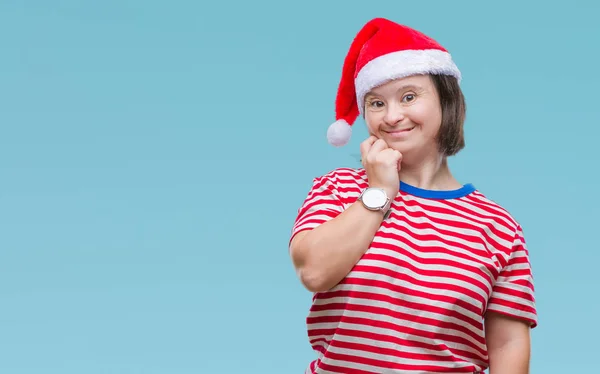 Mulher Adulta Jovem Com Síndrome Usando Chapéu Natal Sobre Fundo — Fotografia de Stock