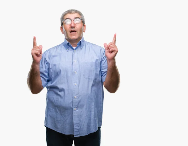 Handsome Senior Man Wearing Glasses Isolated Background Amazed Surprised Looking — Stock Photo, Image