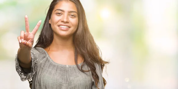 Ung Vakker Bue Kvinne Isolert Bakgrunn Smilende Med Smilende Ansikt – stockfoto