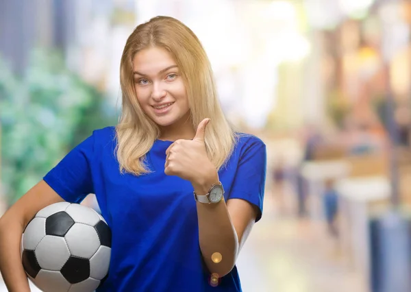 Junge Kaukasische Frau Hält Fußball Über Isolierten Hintergrund Glücklich Mit — Stockfoto