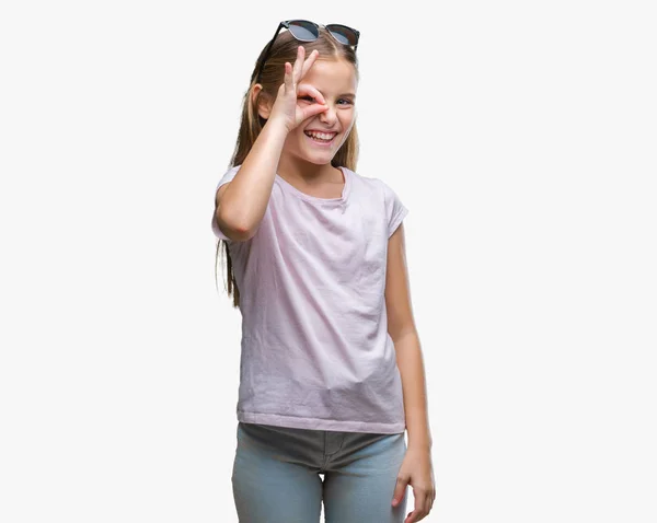 Ung Vacker Flicka Bär Solglasögon Över Isolerade Bakgrund Gör Gest — Stockfoto