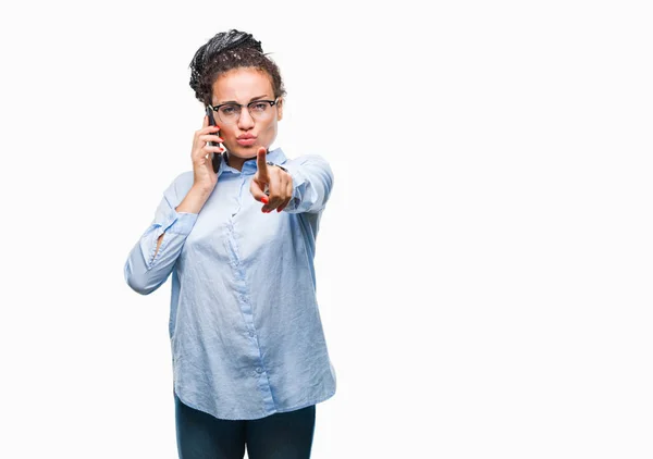 Joven Chica Negocios Afroamericana Trenzada Pelo Mostrando Llamando Usando Teléfono — Foto de Stock