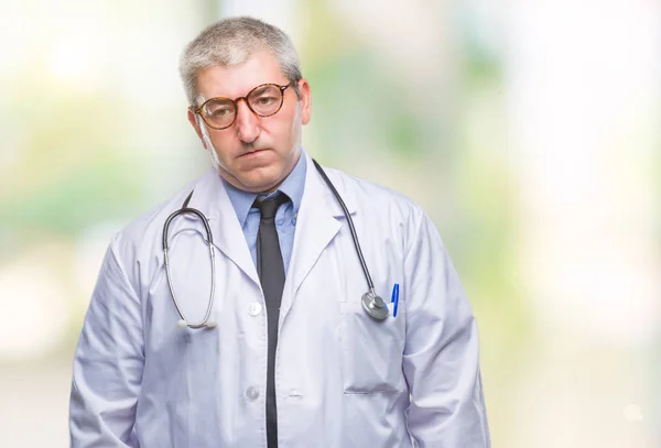 Kızgın Korkmuş Ağlıyor Yakışıklı Kıdemli Doktor Adam Depresif Izole Arka — Stok fotoğraf