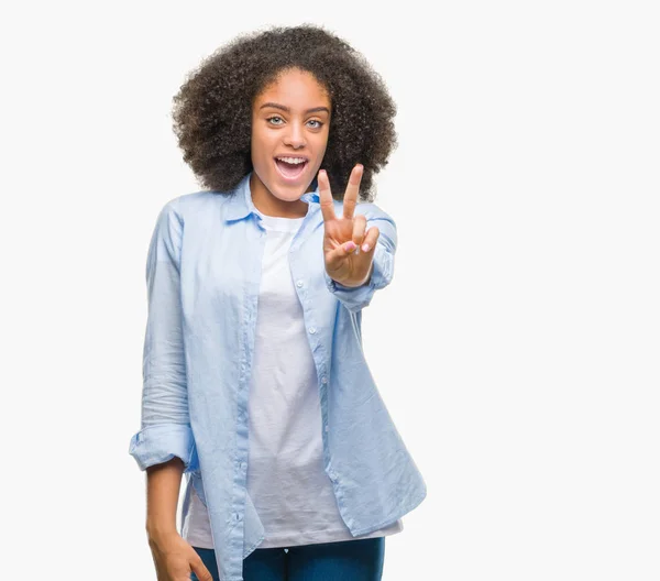 Jovem Afro Americana Sobre Fundo Isolado Sorrindo Com Rosto Feliz — Fotografia de Stock