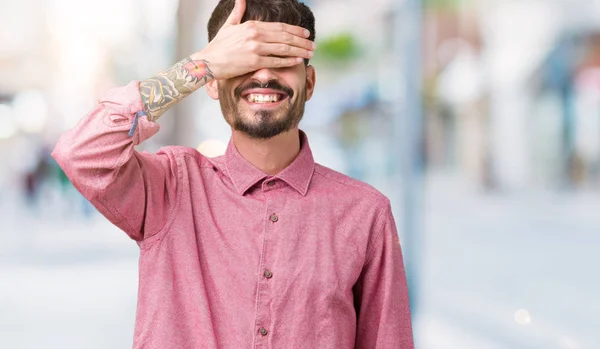 Ung Vacker Man Klädd Rosa Tröja Över Isolerade Bakgrund Ler — Stockfoto