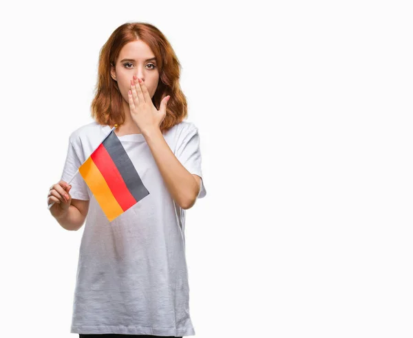 Молодая Красивая Женщина Германским Флагом Изолированном Заднем Плане Прикрывает Рот — стоковое фото