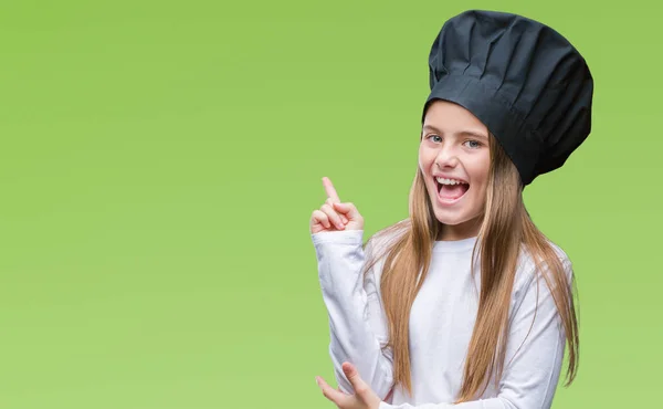 Молода Красива Дівчина Капелюсі Шеф Кухаря Ізольованому Фоні Великою Посмішкою — стокове фото