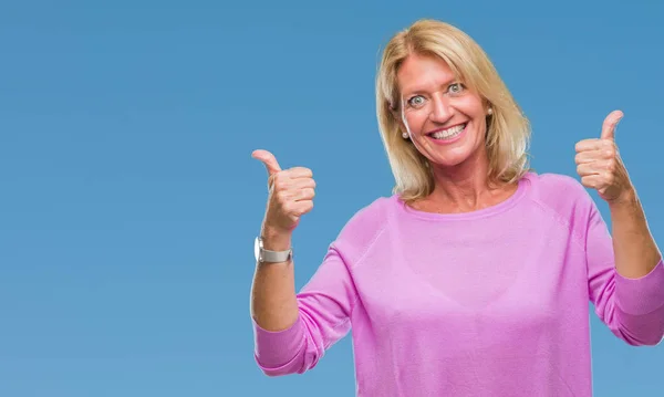 Blonde Frau Mittleren Alters Mit Isoliertem Hintergrund Und Positiver Geste — Stockfoto
