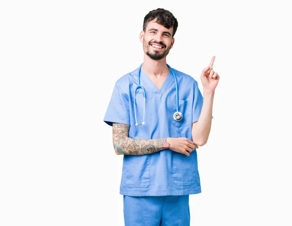 Joven Enfermero Guapo Con Uniforme Cirujano Sobre Fondo Aislado Con —  Fotos de Stock