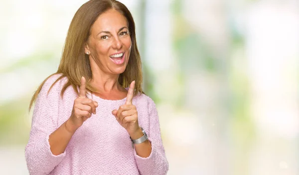 Schöne Erwachsene Frau Mittleren Alters Die Winterpullover Über Isoliertem Hintergrund — Stockfoto