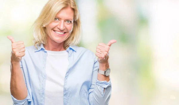 Blonde Vrouw Van Middelbare Leeftijd Geïsoleerde Achtergrond Succes Teken Doen — Stockfoto