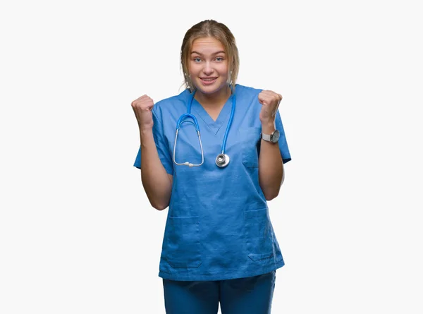 Vrouw Van Jonge Kaukasische Dokter Chirurg Uniform Dragen Geïsoleerde Achtergrond — Stockfoto