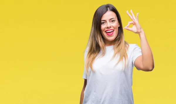 Junge Schöne Frau Lässig Weißes Shirt Über Isoliertem Hintergrund Lächelt — Stockfoto