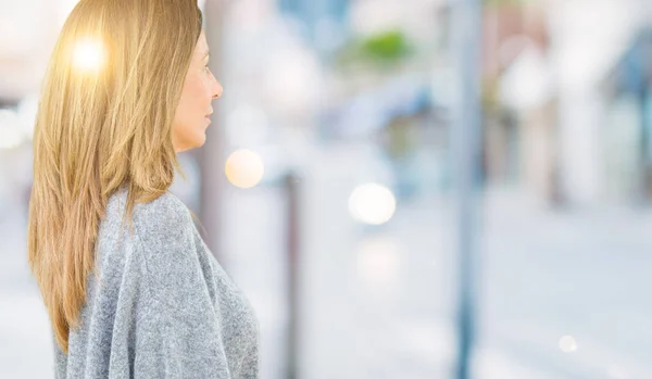 Beautiful Middle Age Woman Wearing Winter Sweater Isolated Background Looking — Stock Photo, Image