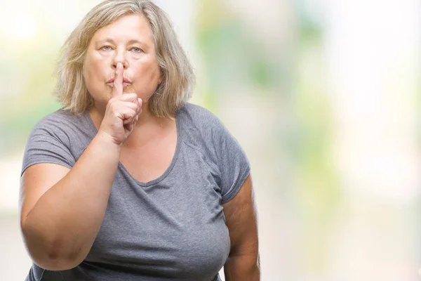 Senior Velikosti Kavkazský Žena Izolované Pozadí Chce Být Potichu Prstem — Stock fotografie