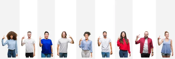 不同的种族年轻人拼贴在白色条纹隔绝的背景微笑和自信的手势与手做大小标志用手指 同时看和照相机 测量概念 — 图库照片