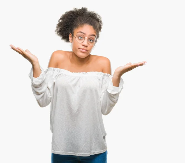 Mujer Afroamericana Joven Con Gafas Sobre Fondo Aislado Expresión Despistada — Foto de Stock