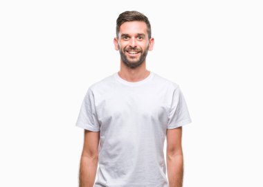 Yakışıklı delikanlı yüzünde mutlu ve güzel bir gülümseme ile izole arka plan üzerinde. Şanslı kişi.