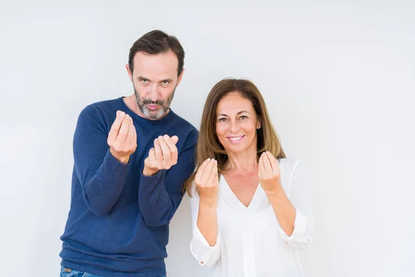 Belo Casal Meia Idade Apaixonado Por Fundo Isolado Fazendo Gesto — Fotografia de Stock