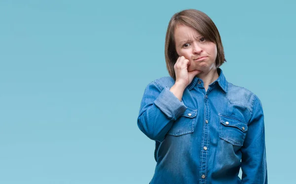 Junge Erwachsene Frau Mit Syndrom Über Isolierten Hintergrund Berühren Mund — Stockfoto