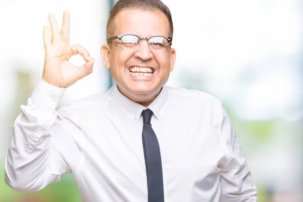 Medelåldern Bussines Arabiska Mannen Bär Glasögon Över Isolerade Bakgrund Leende — Stockfoto
