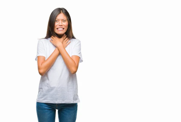 Giovane Donna Asiatica Sfondo Isolato Gridando Soffocare Perché Strangolare Doloroso — Foto Stock