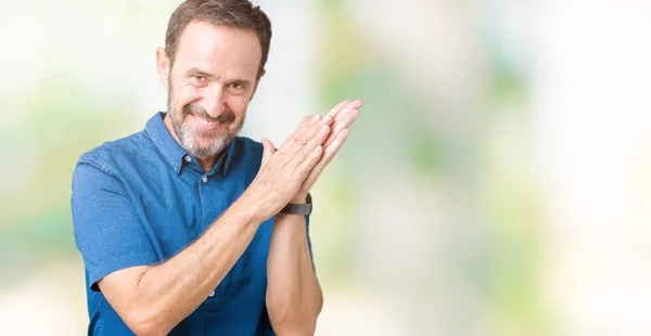 Stilig Medelåldern Eleganta Senior Mannen Över Isolerade Bakgrund Klappa Och — Stockfoto