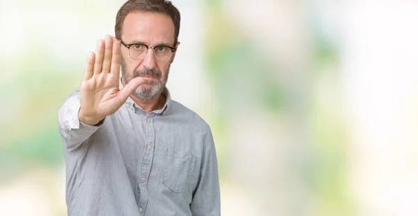 Bonito Homem Sênior Meia Idade Elegante Usando Óculos Sobre Fundo — Fotografia de Stock