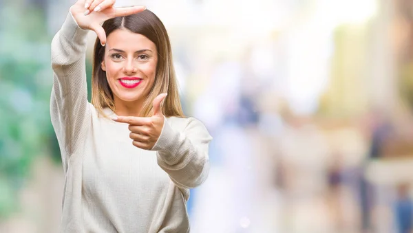 Giovane Bella Donna Casual Maglione Bianco Sfondo Isolato Sorridente Rendendo — Foto Stock