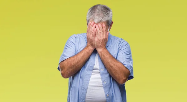 Hombre Mayor Guapo Sobre Fondo Aislado Con Expresión Triste Cubriendo — Foto de Stock